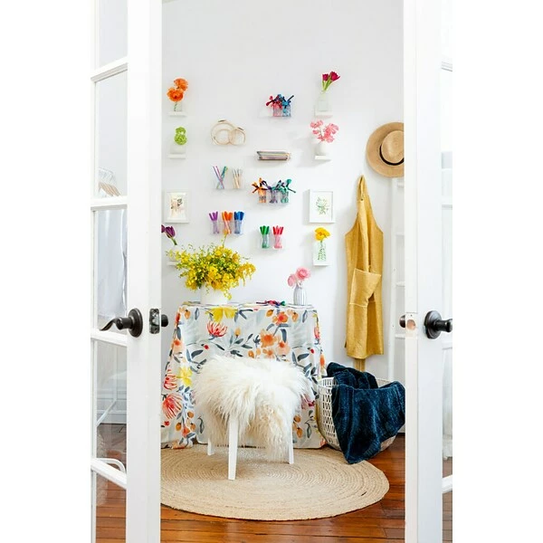 Command™ Wire Hooks With Clear Adhesive Command™ Small And Medium Designer Hooks Value Pack, White, 2 Small And 2 Medium/Pack (17081-2VPES) 5 Command™ Wire Hooks With Clear Adhesive Command™ Small And Medium Designer Hooks Value Pack, White, 2 Small And 2 Medium/Pack (17081-2VPES) - Image 3